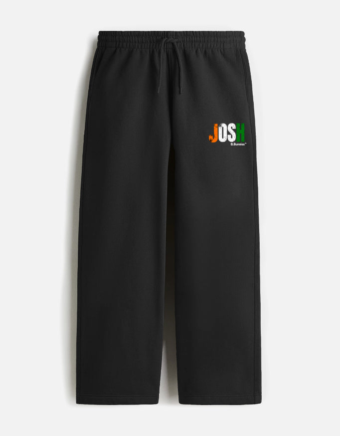 Unisex sweatpants front pocket detail